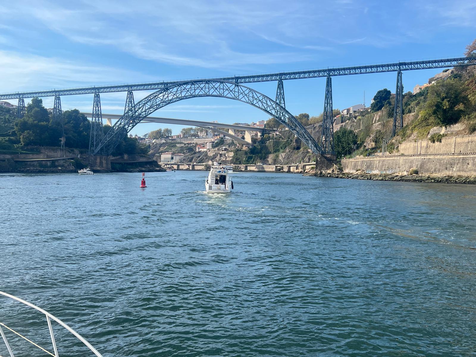 7 Bridges yacht tour Porto — Douro river
