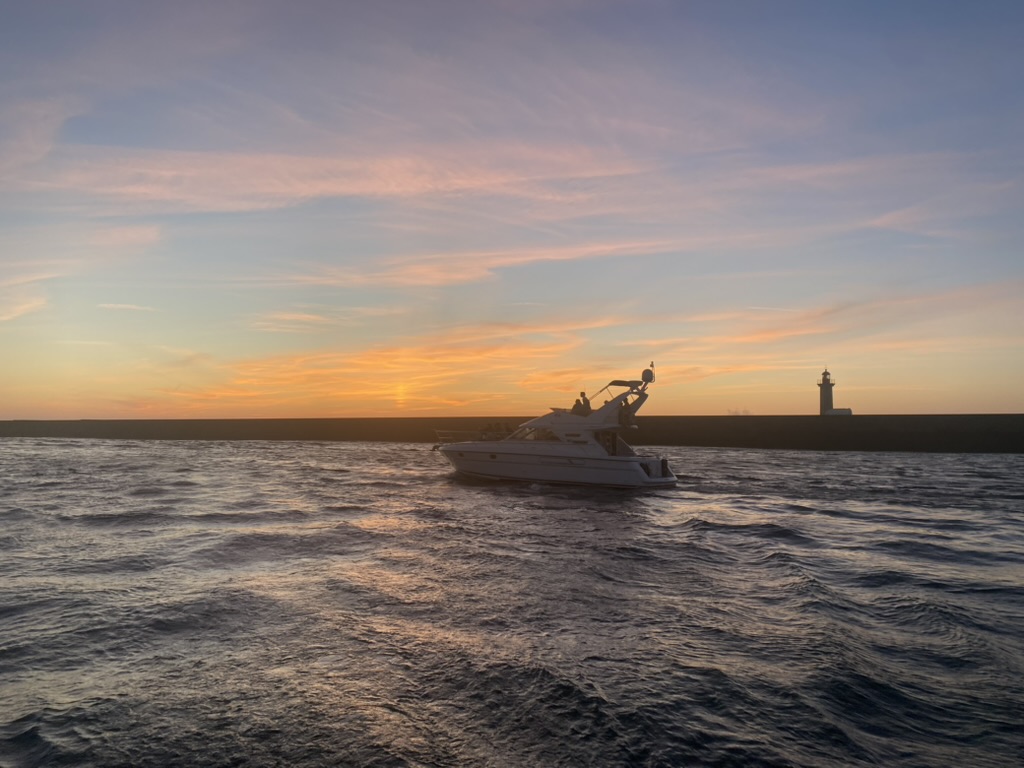 7 Bridges yacht tour Porto — cruising the Douro