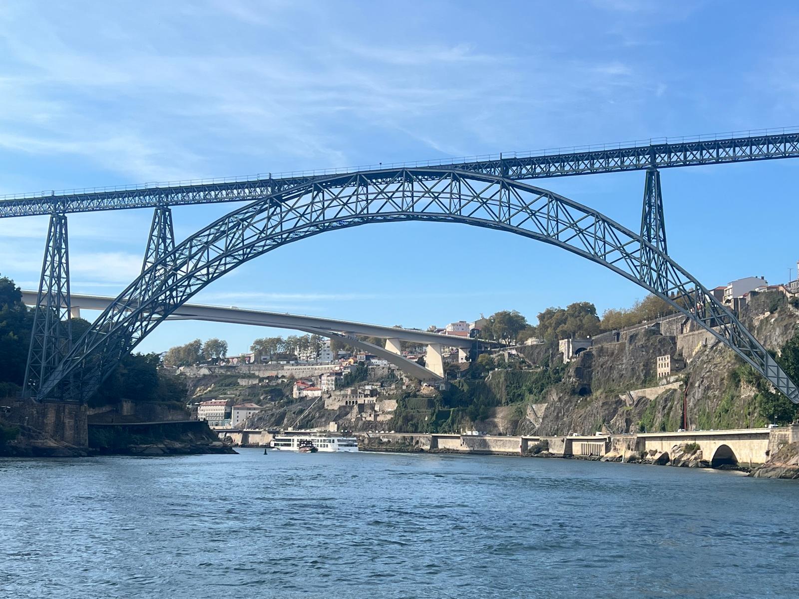 7 Bridges yacht tour Porto — afternoon light