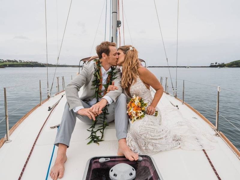 Elopement marriage ceremony on a sailboat in Porto